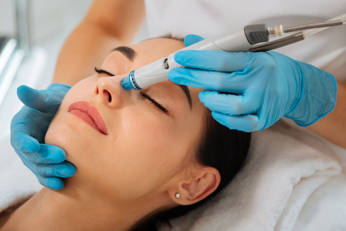 Hydrafacials vs. Traditional Facials: Which Is Right for You?